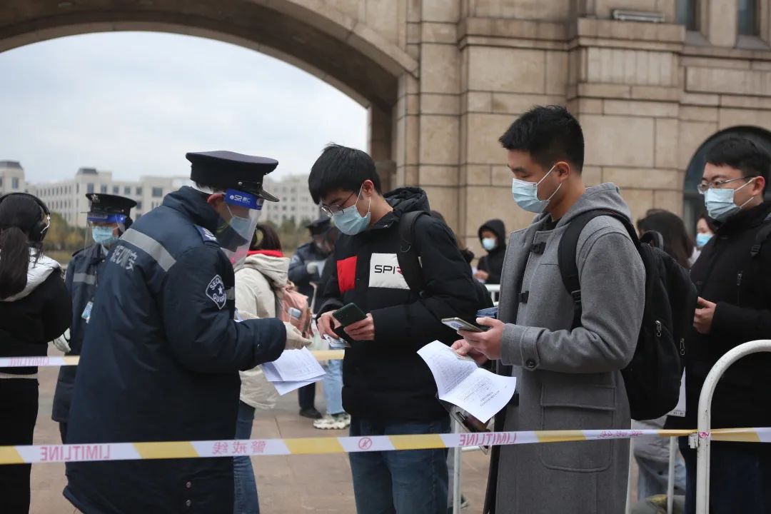 復(fù)旦大學(xué)考點順利舉行2022年全國碩士研究生招生考試