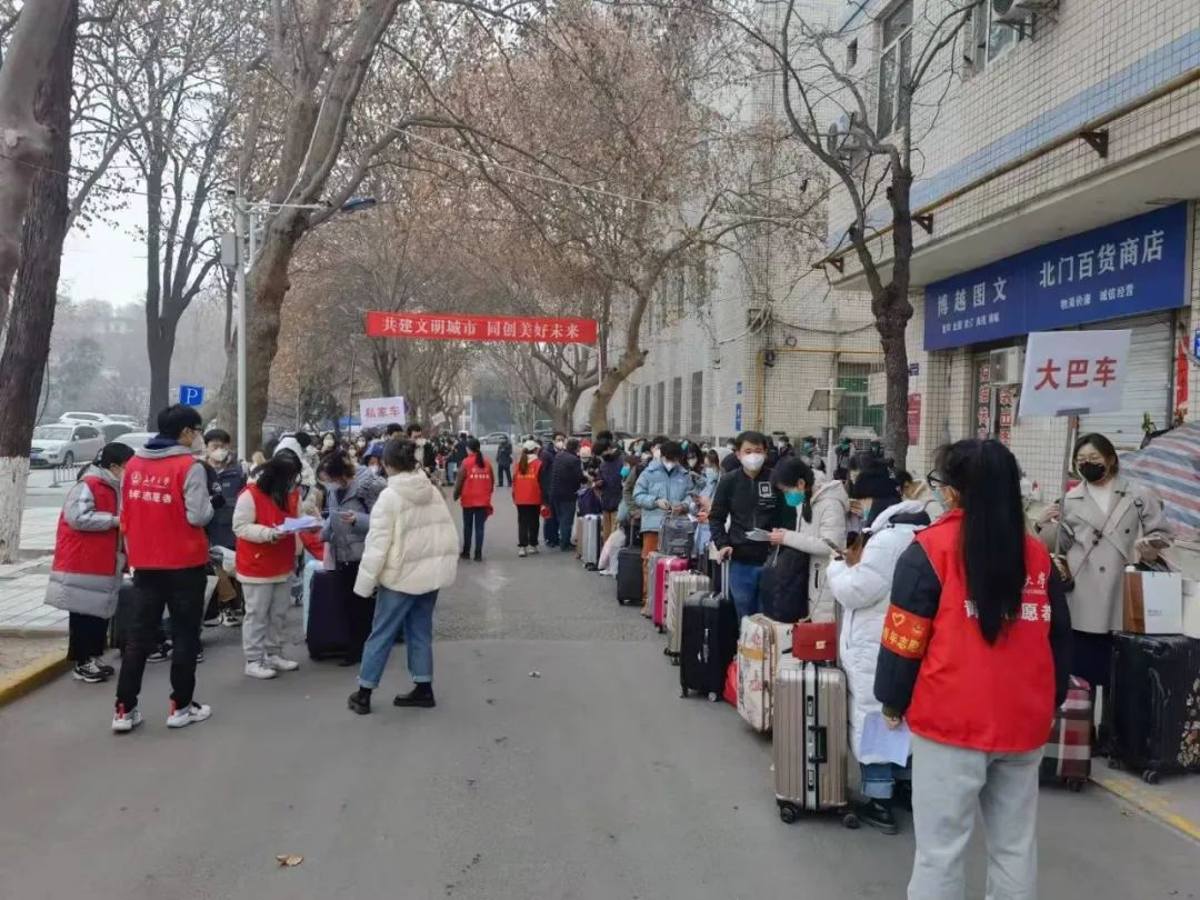 長安大學(xué)研究生啟程返鄉(xiāng)！我們春暖花開時見！