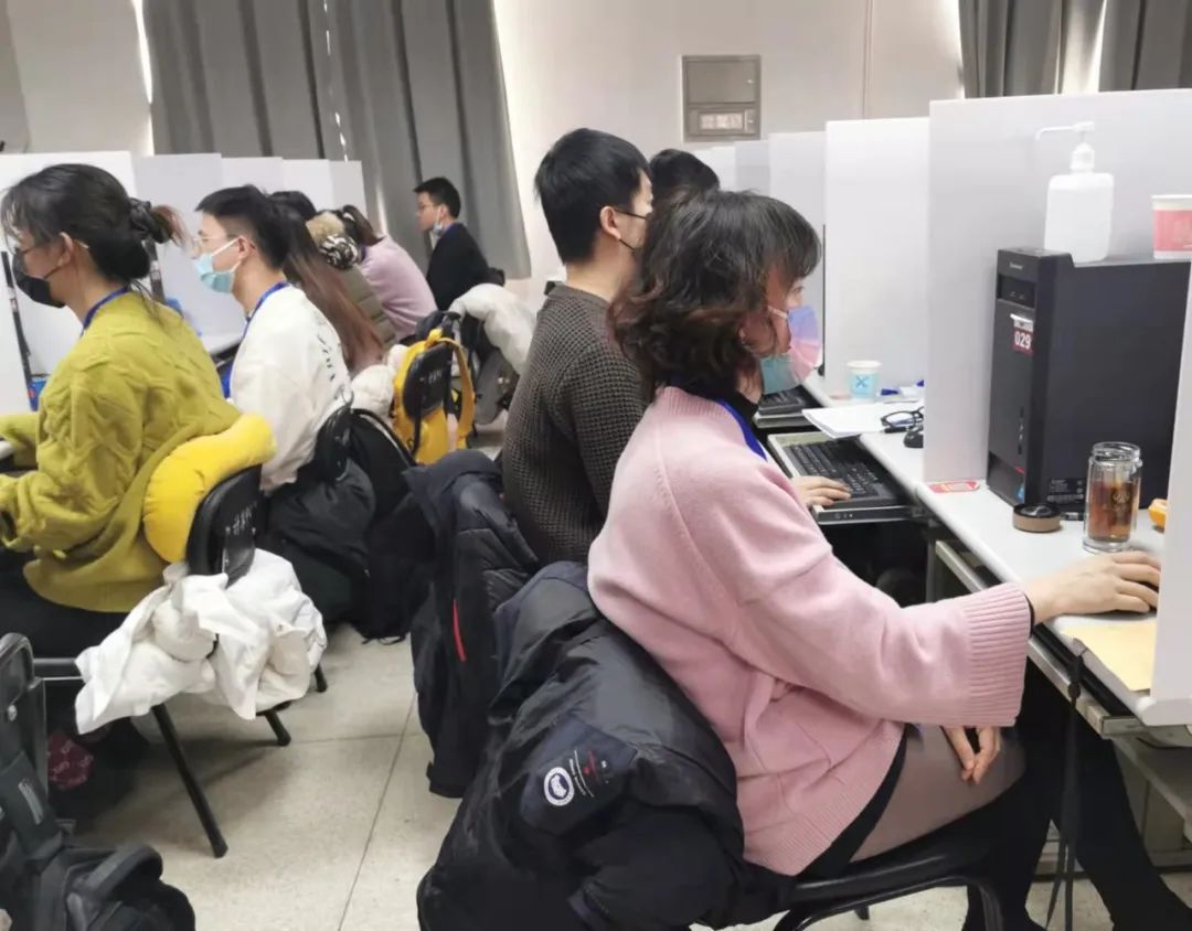 走進北大研考思政科目評卷現(xiàn)場：“背靠背”雙評保公平 多措并舉防疫情
