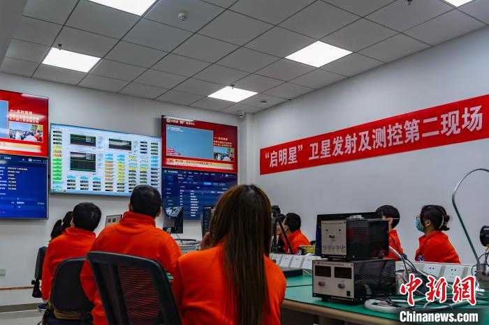 武漢大學(xué)首顆學(xué)生自研微納衛(wèi)星成功發(fā)射