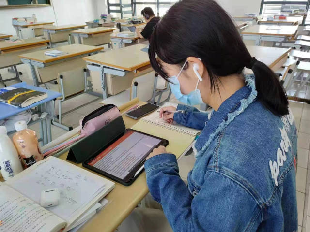 一鍵切換！東華大學(xué)數(shù)萬名師生相聚“云課堂”