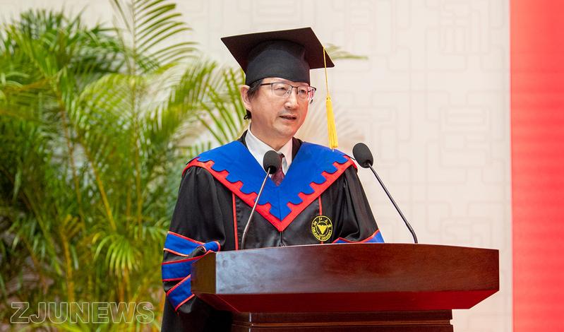 浙江大學(xué)舉行2022年春季研究生畢業(yè)典禮暨學(xué)位授予儀式